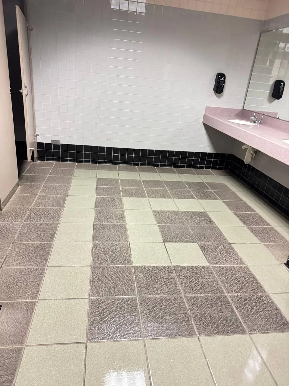 A commercial space cleaned by the Betelmir Cleaning Services team