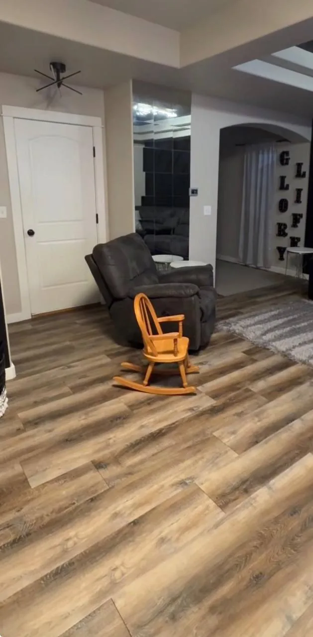 An empty room cleaned by the Betelmir Cleaning Services team after the work was finished