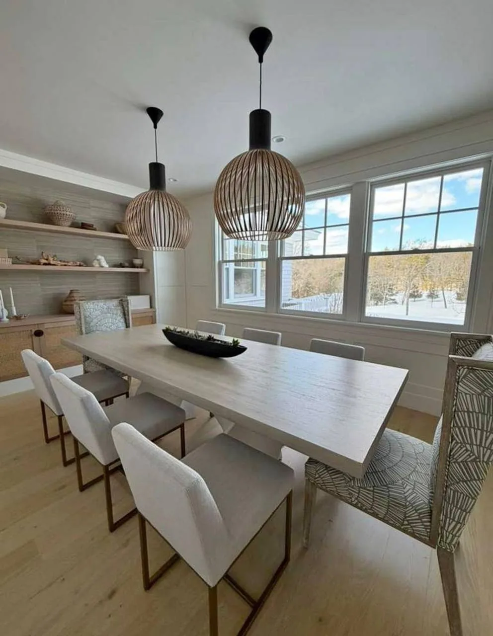 A dining room cleaned by the Betelmir Cleaning Services team