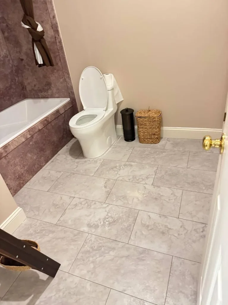 A bathroom cleaned and sanitized by the Betelmir Cleaning Services team
